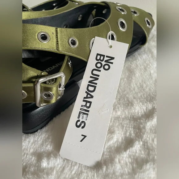 No Boundaries Olive Green Sandals - Picture 7 of 8